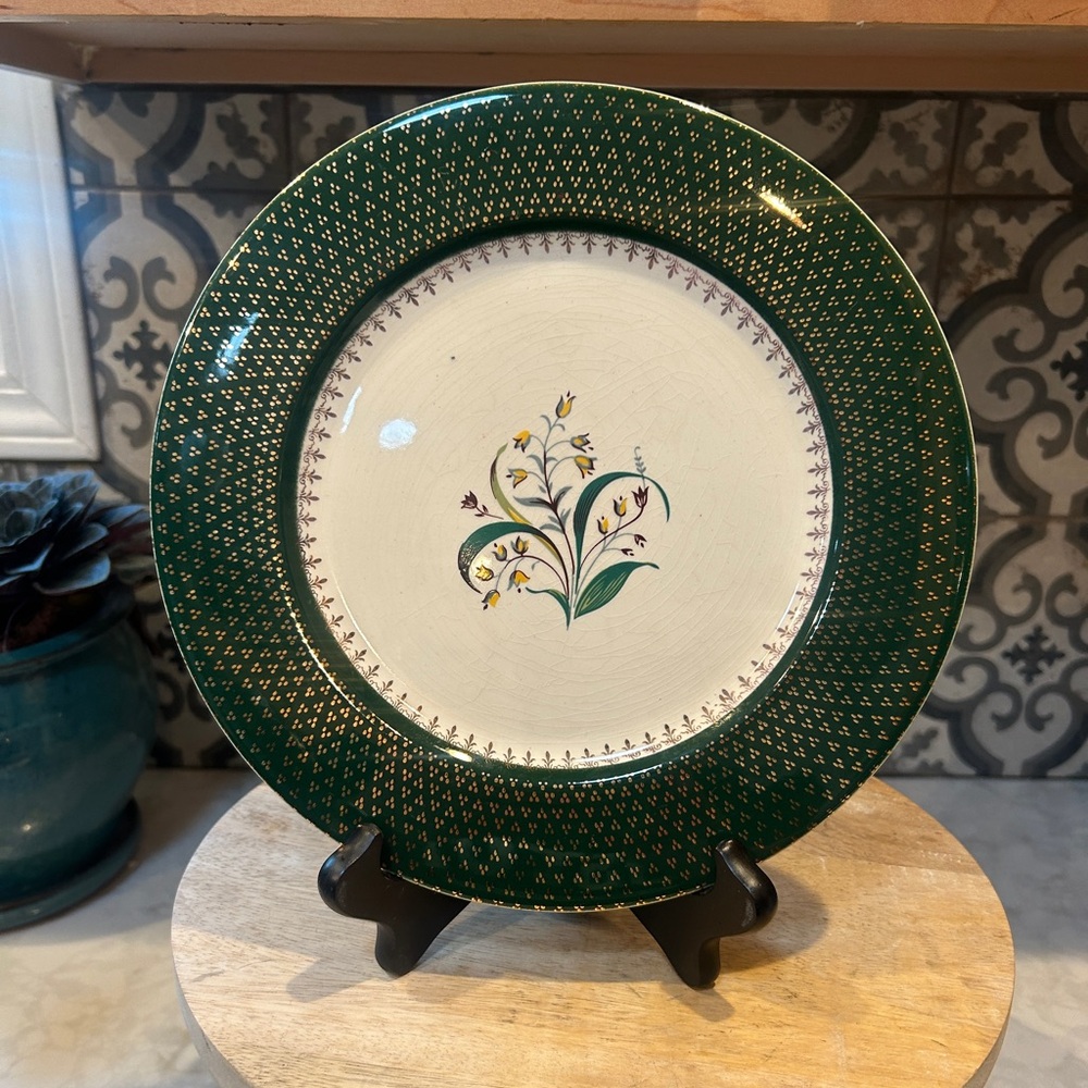 VINTAGE SALEM CORONET CHINA PLATE-COLLECTIBLE GREEN WITH 23k gold# 57Z
